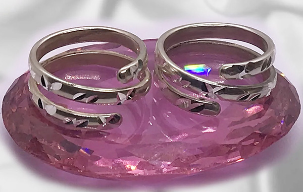 Hand engraved adjustable silver toe rings for women