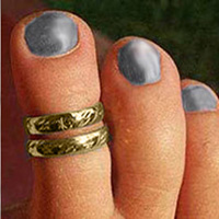 Adjustable engraved gold plated toe ring.
