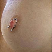 Adjustable silver nipple clips for a stylish and sensual non-piercing look.