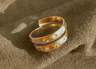 Adjustable engraved toe rings with decorative gold engraving